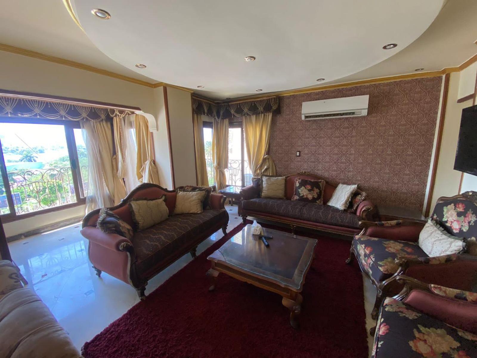 شقه بالمنيل اطلاله النيل Appartement Caïro